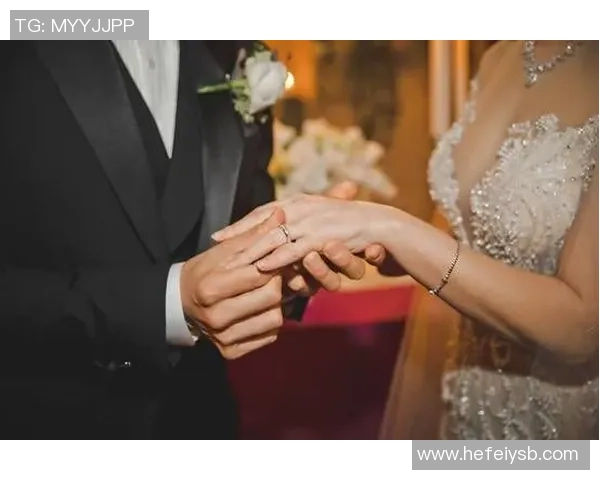 足球明星亲吻戒指的背后故事与荣耀时刻揭秘 足球明星亲吻戒指的背后故事与荣耀时刻揭秘