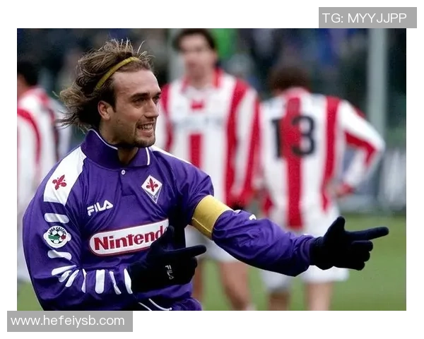 足球明星真人立牌视频带你近距离感受偶像魅力与足球激情的完美结合